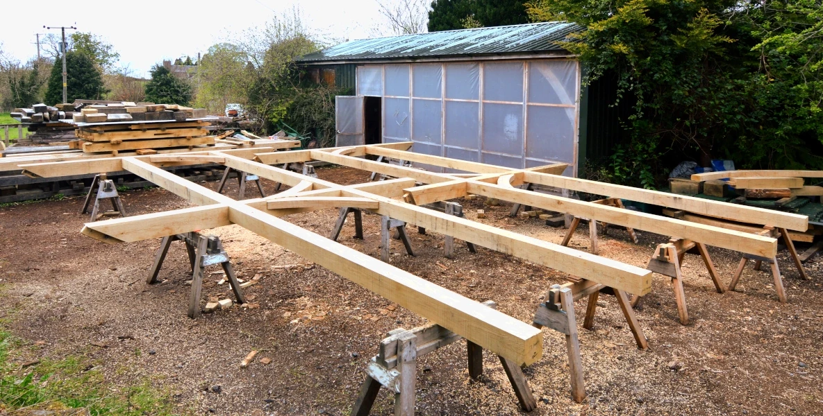Making an oak roof frame in the yard